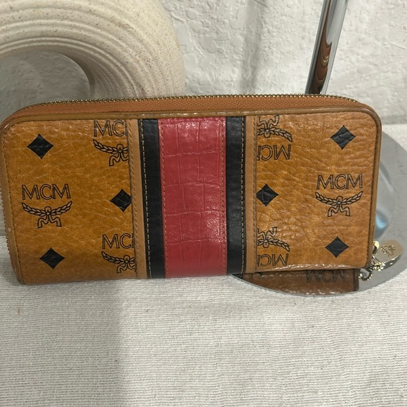 MCM zippy Wallet Multiple colors - Picture 3 of 13